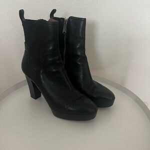 Donald J. Pliner Black Leather Heeled Boots